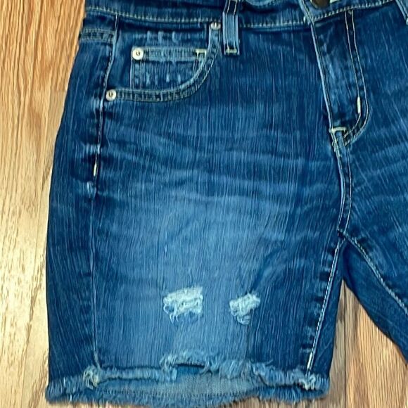 Mossimo Distressed midi Jean shorts, blue denim, 6 - Picture 5 of 7